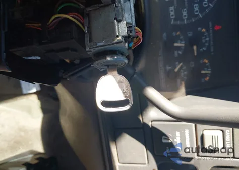 1998 Chevrolet C1500 Fleetside из США, поврежденный, VIN 2GCEC19R3W1206821